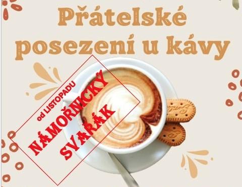 Přátelské posezení u kávy ve víceúčelovém altánu