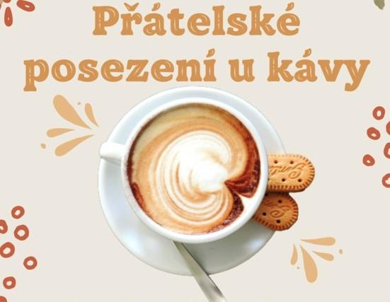 Přátelské posezení u kávy ve víceúčelovém altánu 